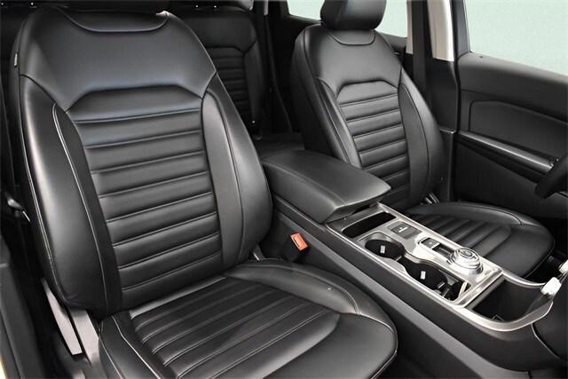 Photo of 2023 Oxford White Ford Edge