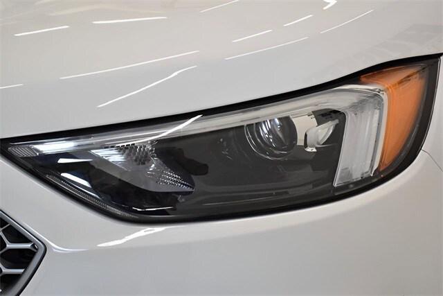 Photo of 2023 Oxford White Ford Edge