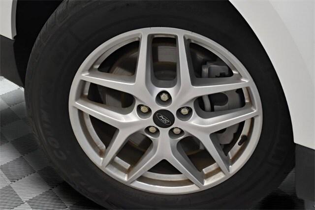 Photo of 2023 Oxford White Ford Edge