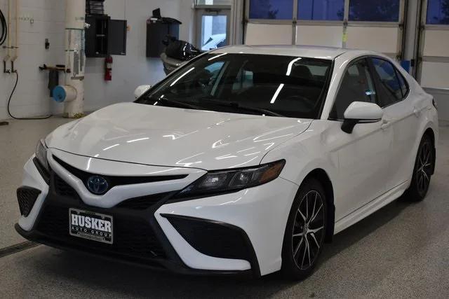 Photo of 2022 White Toyota Camry