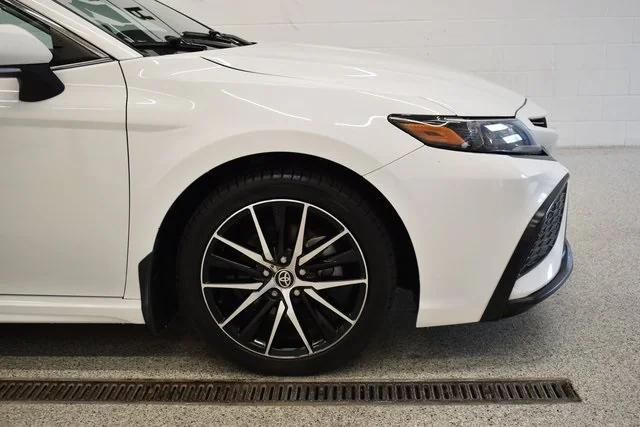 Photo of 2022 White Toyota Camry