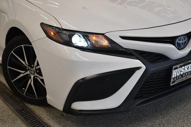 Photo of 2022 White Toyota Camry