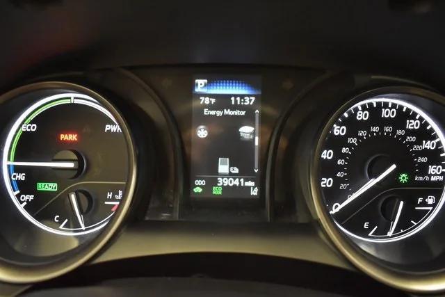 Photo of 2022 White Toyota Camry
