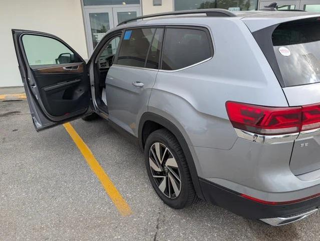 Photo of 2024 Silver Mist Volkswagen Atlas