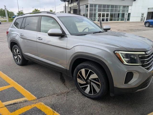 Photo of 2024 Silver Mist Volkswagen Atlas