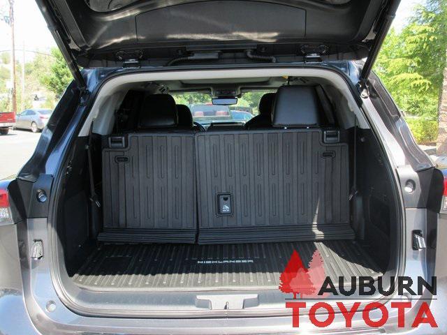 Photo of 2023 Magnetic Gray Metallic Toyota Highlander Hybrid