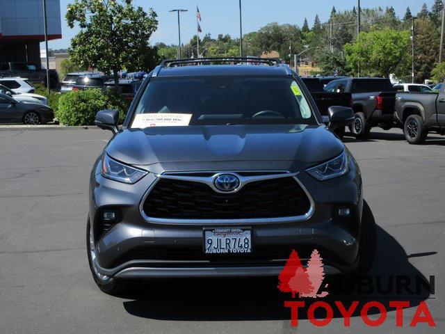 Photo of 2023 Magnetic Gray Metallic Toyota Highlander Hybrid