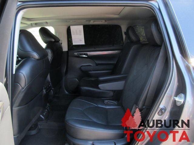 Photo of 2023 Magnetic Gray Metallic Toyota Highlander Hybrid