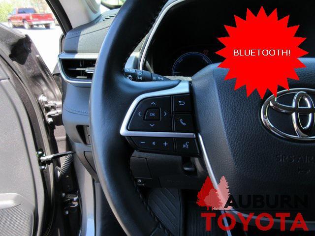 Photo of 2023 Magnetic Gray Metallic Toyota Highlander Hybrid