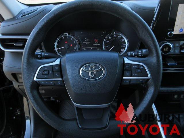 Photo of 2023 Magnetic Gray Metallic Toyota Highlander