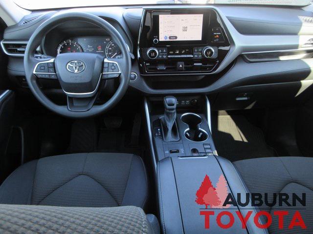 Photo of 2023 Magnetic Gray Metallic Toyota Highlander