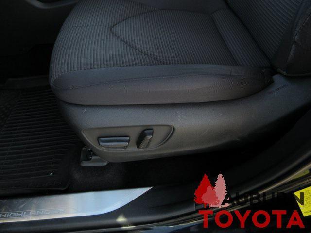 Photo of 2023 Magnetic Gray Metallic Toyota Highlander