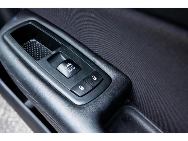 Photo of 2015 Granite Crystal Metallic Clearcoat Chrysler 200