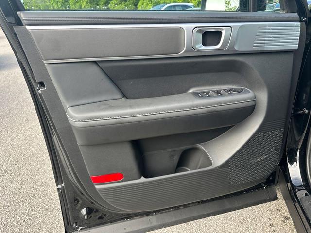 Photo of 2025 Phantom Black Hyundai SANTA FE