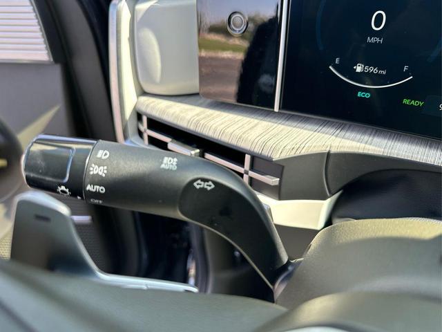 Photo of 2025 Ecotronic Gray Hyundai SANTA FE HEV