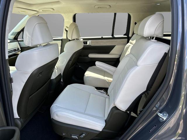 Photo of 2025 Ecotronic Gray Hyundai SANTA FE HEV