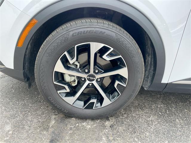 Photo of 2025 Glacial White Pearl Kia Sportage