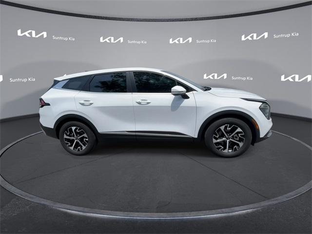 Photo of 2025 Glacial White Pearl Kia Sportage