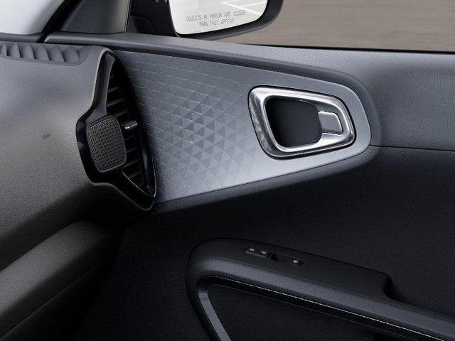 Photo of 2025 Snow White Pearl Kia Soul