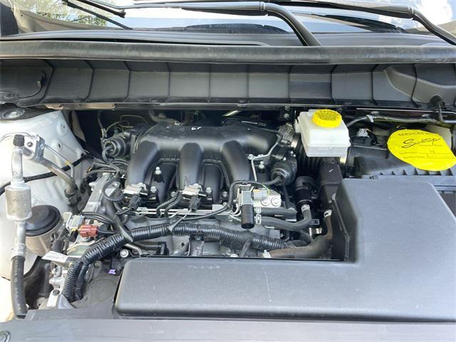 Photo of 2024 Glacier White Nissan Pathfinder