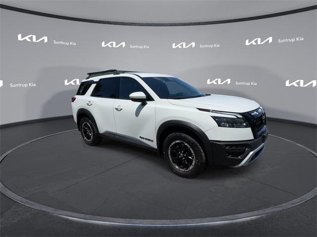Photo of 2024 Glacier White Nissan Pathfinder