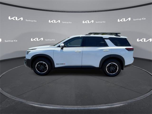 Photo of 2024 Glacier White Nissan Pathfinder