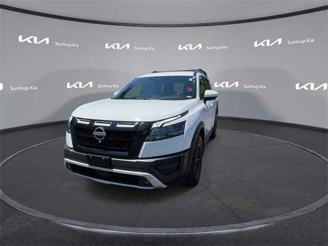 Photo of 2024 Glacier White Nissan Pathfinder