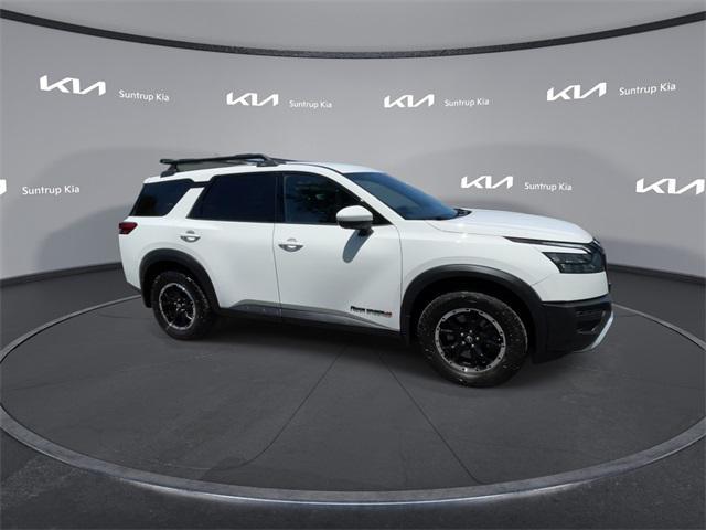 Photo of 2024 Glacier White Nissan Pathfinder