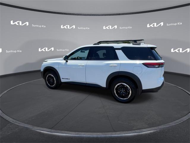 Photo of 2024 Glacier White Nissan Pathfinder