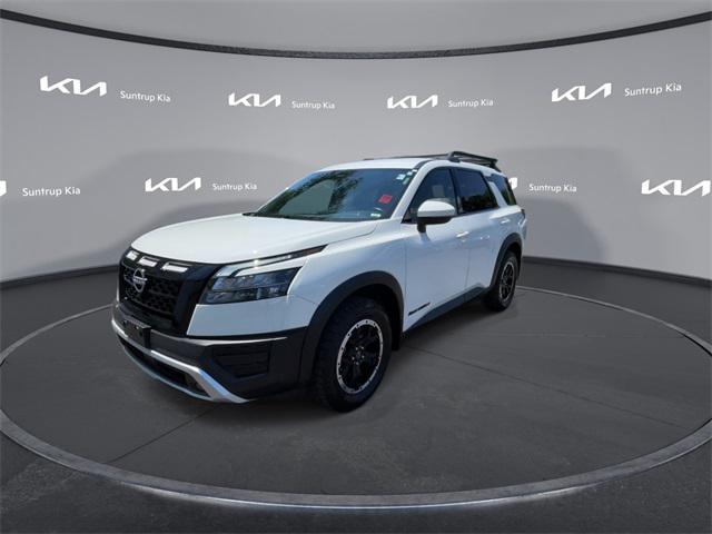 Photo of 2024 Glacier White Nissan Pathfinder