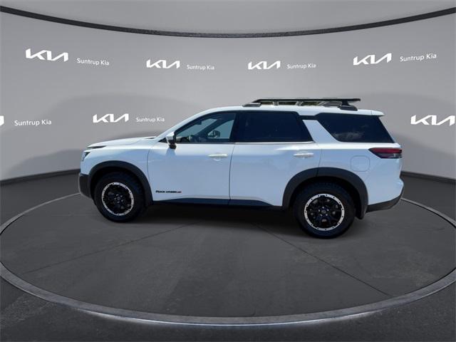 Photo of 2024 Glacier White Nissan Pathfinder