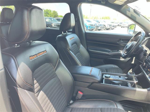 Photo of 2024 Glacier White Nissan Pathfinder