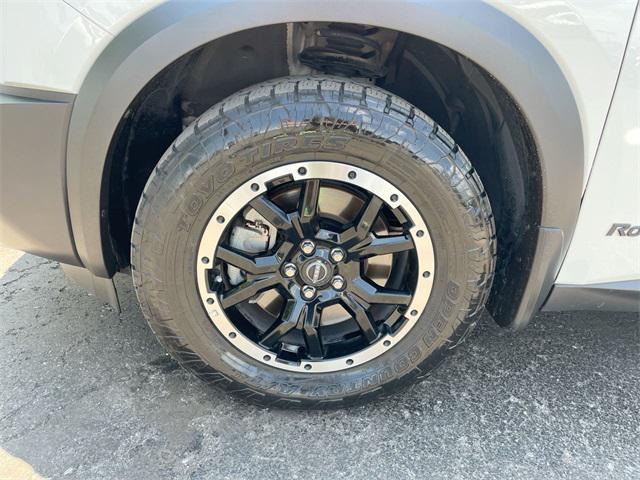 Photo of 2024 Glacier White Nissan Pathfinder