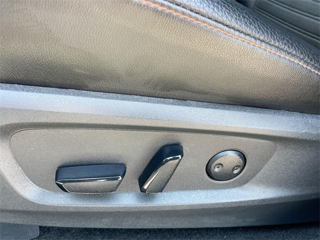Photo of 2024 Glacier White Nissan Pathfinder