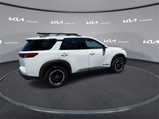 Photo of 2024 Glacier White Nissan Pathfinder