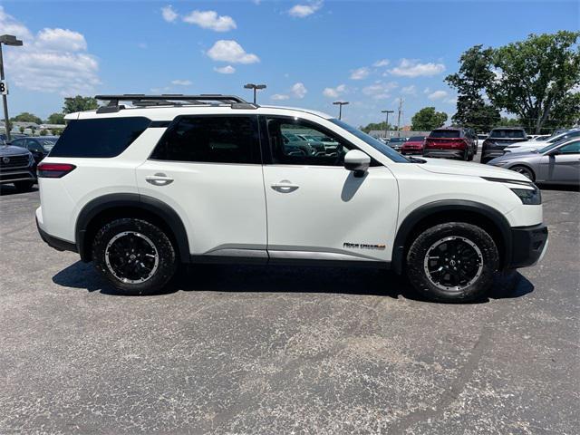 Photo of 2024 Glacier White Nissan Pathfinder