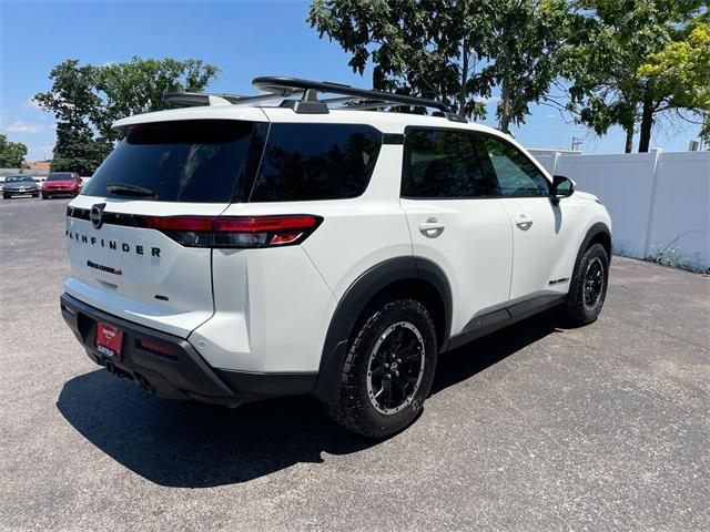 Photo of 2024 Glacier White Nissan Pathfinder
