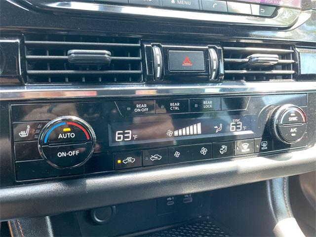 Photo of 2024 Glacier White Nissan Pathfinder