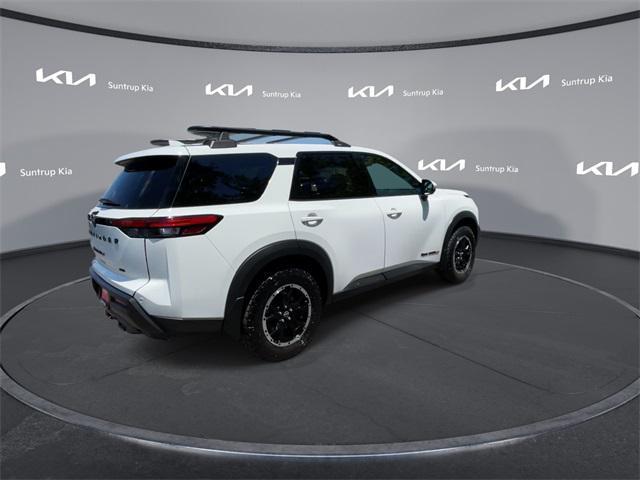 Photo of 2024 Glacier White Nissan Pathfinder