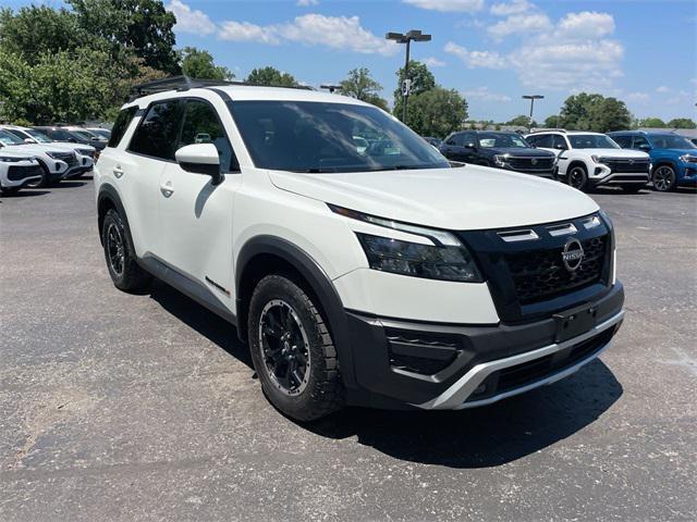 Photo of 2024 Glacier White Nissan Pathfinder