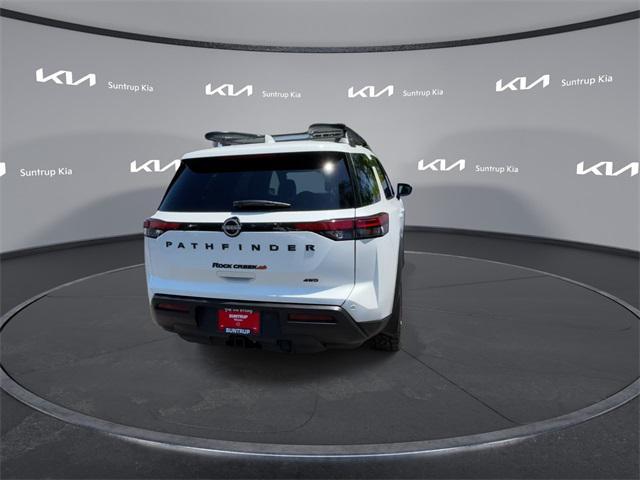 Photo of 2024 Glacier White Nissan Pathfinder