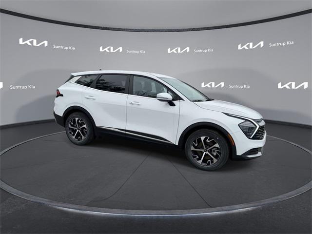 Photo of 2025 Glacial White Pearl Kia Sportage