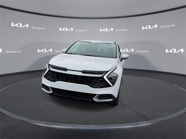 Photo of 2025 Glacial White Pearl Kia Sportage