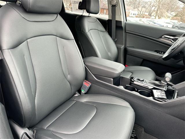Photo of 2025 Glacial White Pearl Kia Sportage