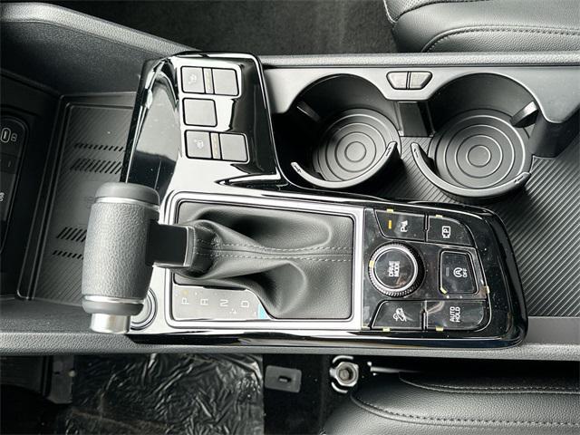 Photo of 2025 Glacial White Pearl Kia Sportage