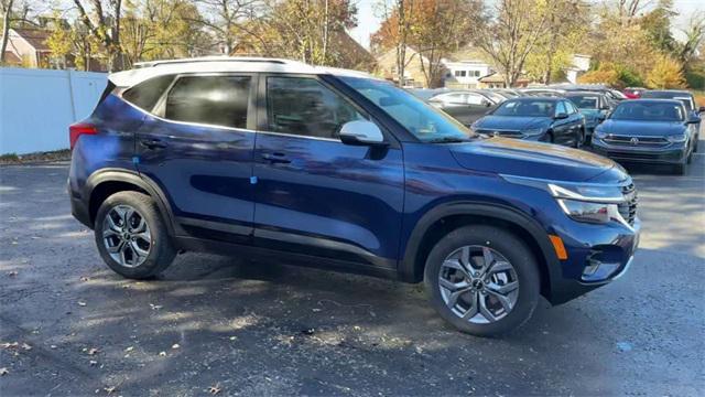 Photo of 2024 Dark Ocean Blue/White Roof Kia Seltos