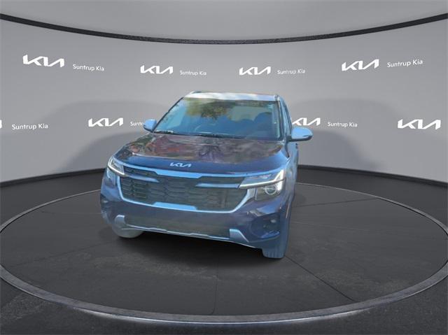Photo of 2024 Dark Ocean Blue/White Roof Kia Seltos