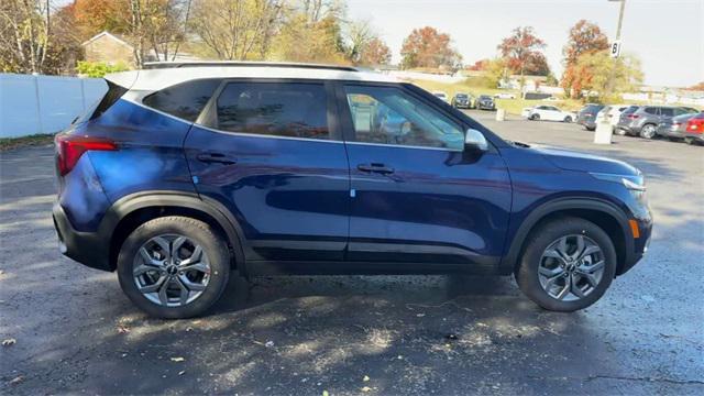 Photo of 2024 Dark Ocean Blue/White Roof Kia Seltos