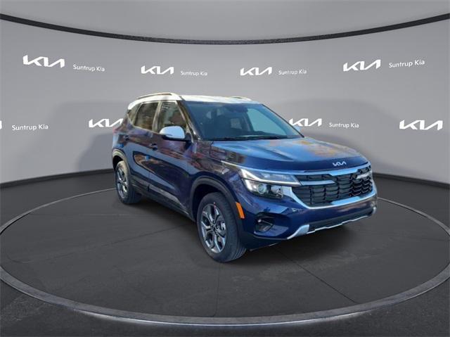Photo of 2024 Dark Ocean Blue/White Roof Kia Seltos