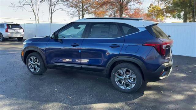 Photo of 2024 Dark Ocean Blue/White Roof Kia Seltos